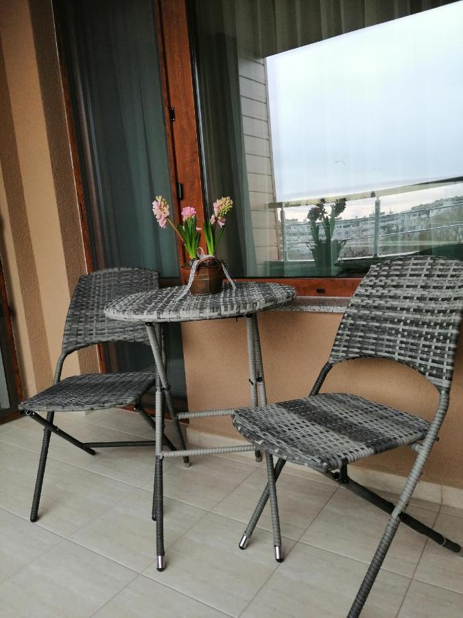Sunny Apartment Бургас Екстериор снимка
